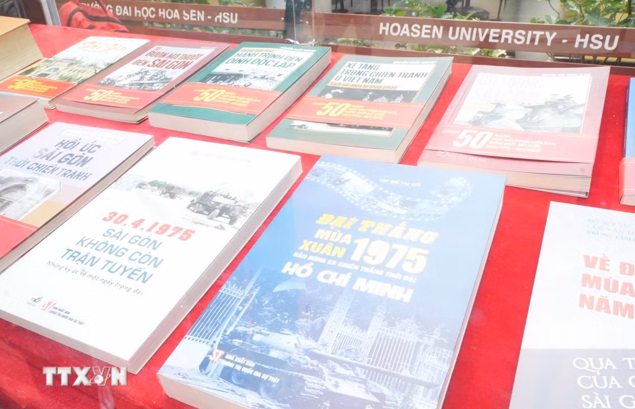 Trưng bày sách về Đại thắng mùa Xuân 1975 tại Đường Sách TP.HCM