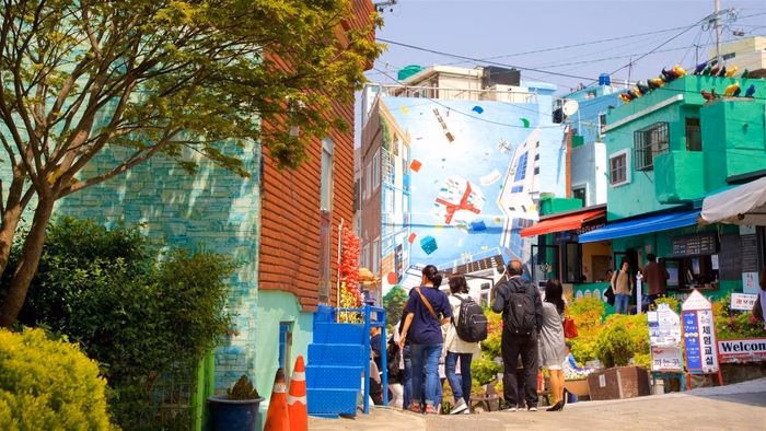 Góc nhìn từ ban công làng Gamcheon ra thành phố Busan