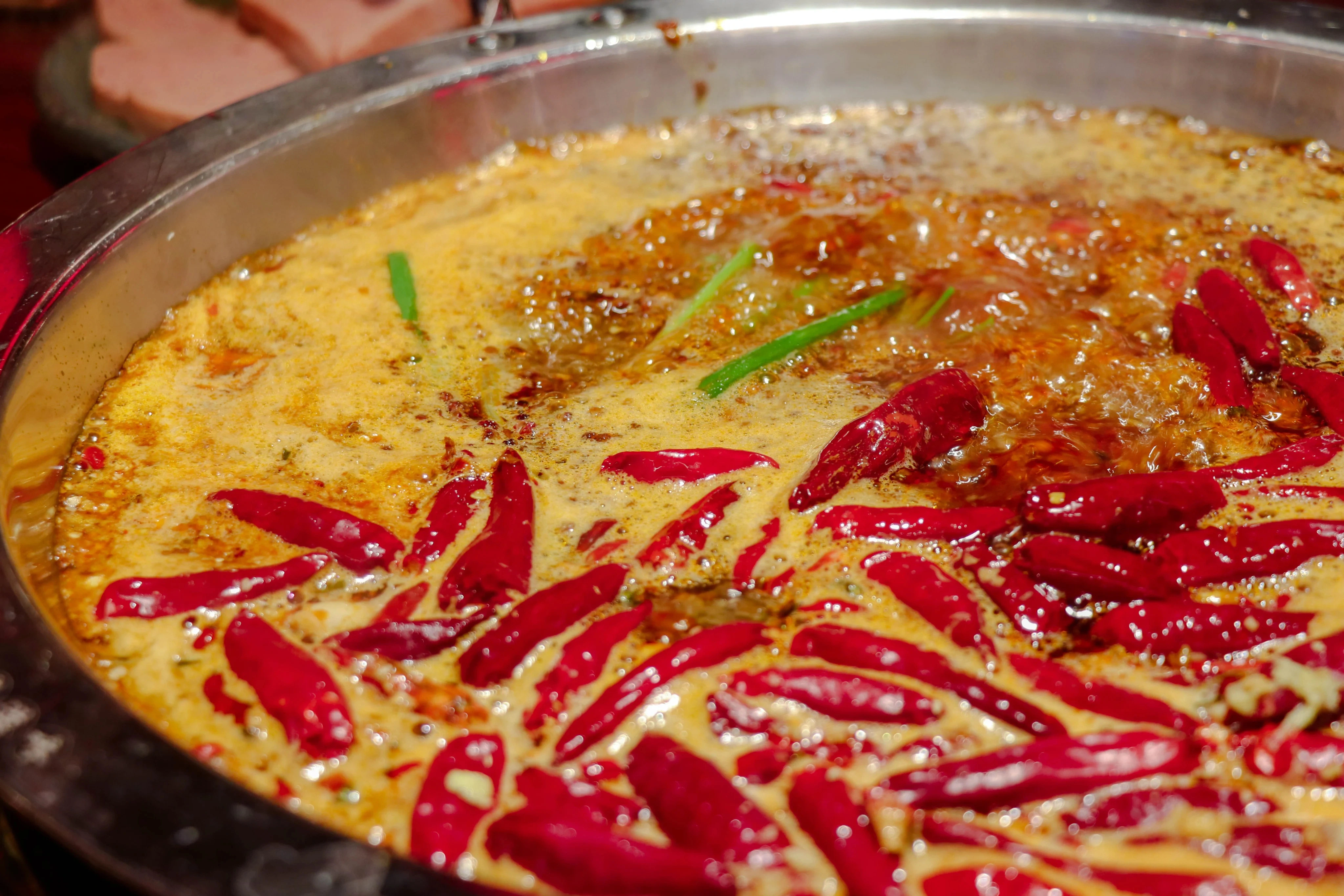 Thành Đô (Trung Quốc) không chỉ là thủ phủ của vị cay mà còn là một mô hình kinh tế F&B mẫu mực. (Ảnh: SCMP)