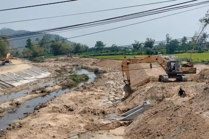 Gia Lai: Khẩn trương gia cố đê đập dâng Cây Mít sau bão lũ
